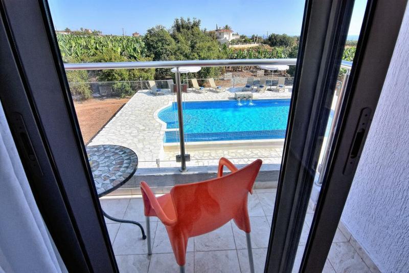 Oniros By Prestige Bookings Peyia Exterior photo
